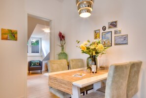 Dining - Roof terrace idyll in the Villa Sofie Binz: Apartment No. 12 'Strandkorb' (Binz)