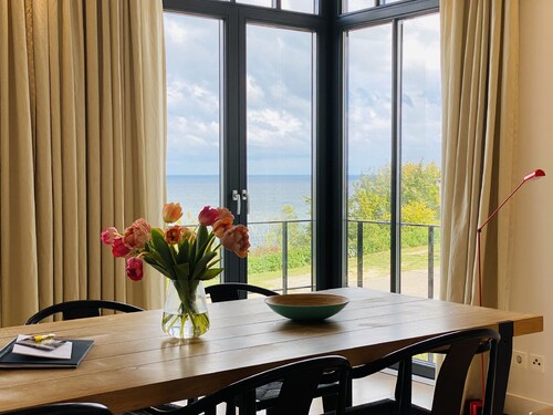 Luxury vacation apartment "Küstenblick" in Villa Claire on the beach in Sellin