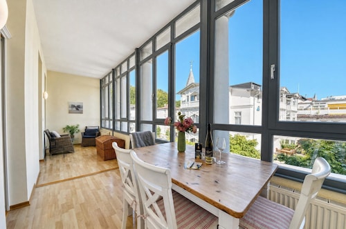 Stilvoller Ostseeaufenthalt: Ferienwohnung 'Seestern' in historischer Villa Odin