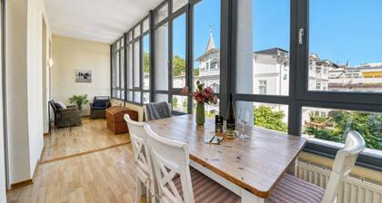 Stylish Baltic Sea stay: 'Seestern' vacation apartment in historic Villa Odin
