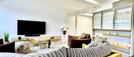 Télévision, livres, chaîne hi-fi