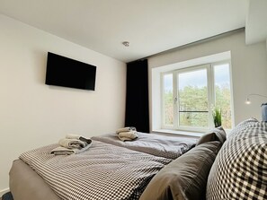 2 bedrooms, iron/ironing board, free WiFi