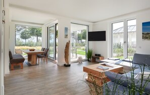 Fernseher, Tischtennisplatte