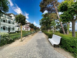 Property grounds - Charming apartment with sea view in Villa Haiderose for 2 people (Ostseebad Binz)