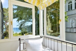 1 bedroom, free WiFi - Accommodation in the Villa Haiderose, Binz: Particularly beautiful sea view, 2 persons (Ostseebad Binz)