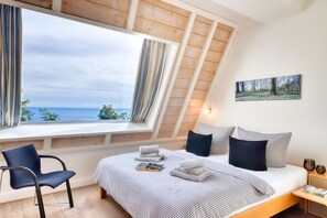 2 bedrooms, desk, travel cot, free WiFi