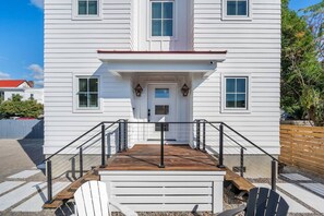 Exterior detail - Veranda Nest In Secluded area of Charleston (Charleston)