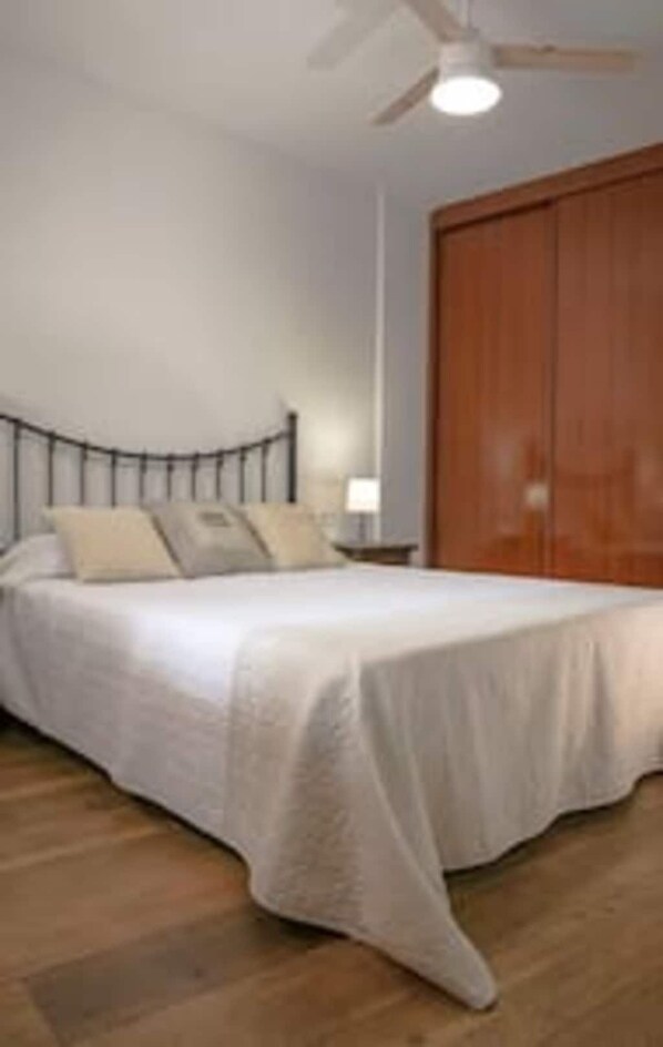 1 Schlafzimmer, Reisekinderbett, WLAN, Bettwäsche