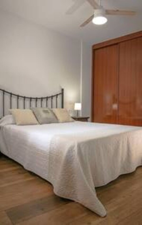 1 chambre, fer et planche à repasser, Wi-Fi, draps fournis