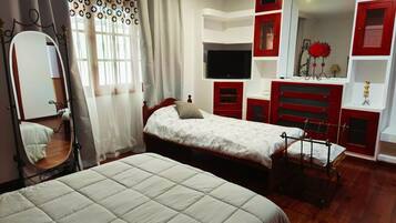 4 bedrooms, iron/ironing board, WiFi, bed sheets