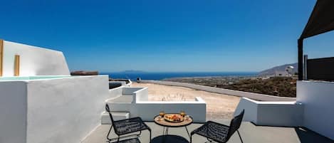Deluxe Suite, Outdoor Jacuzzi, Sea View, Sigrid | Terrazza/patio