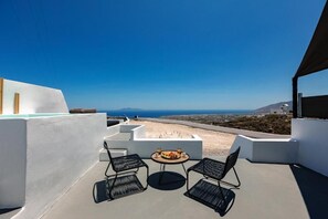 Deluxe Suite, Outdoor Jacuzzi, Sea View, Sigrid | Terrace/patio