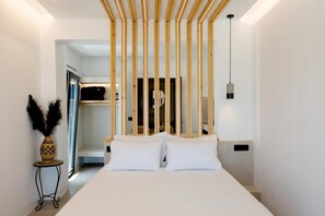 Deluxe Suite, Outdoor Jacuzzi, Sea View, Astrid | 1 dormitorio, ropa de cama de alta calidad, edredones de plumas