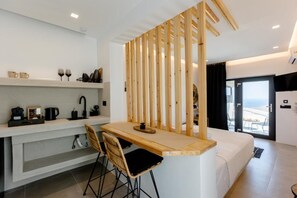 Deluxe Suite, Outdoor Jacuzzi, Sea View, Astrid | 1 phòng ngủ, bộ đồ giường cao cấp, chăn bông, nệm có lớp đệm bông 