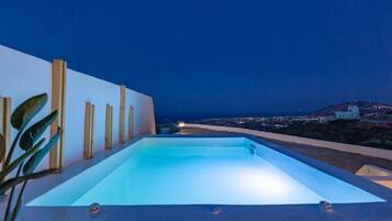 Deluxe Suite, Outdoor Jacuzzi, Sea View, Sigrid | Terrace/patio