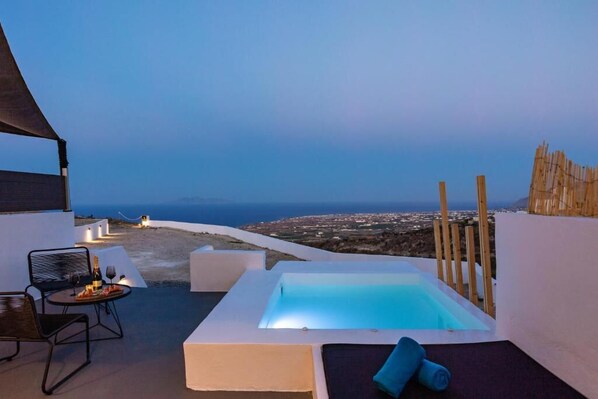 Deluxe Suite, Outdoor Jacuzzi, Sea View, Astrid | Terrace/patio