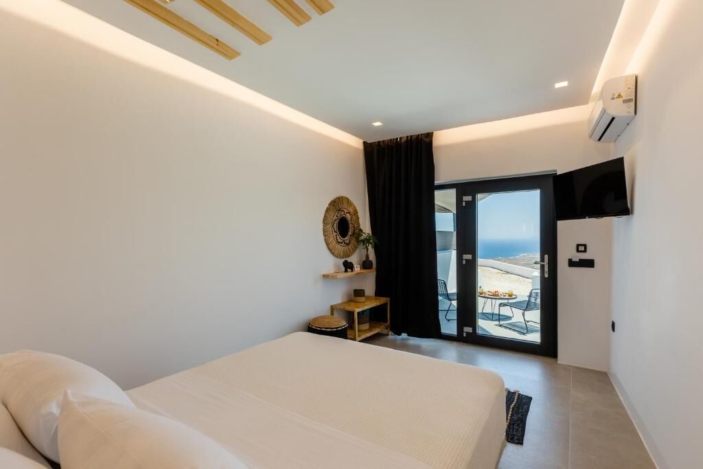 Deluxe Suite, Outdoor Jacuzzi, Sea View, Astrid | 1 bedroom, premium bedding, down comforters, pillowtop beds