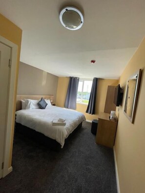 Deluxe Double Room, City View | Desk, laptop workspace, free WiFi - Tinapa Suites (Manchester)