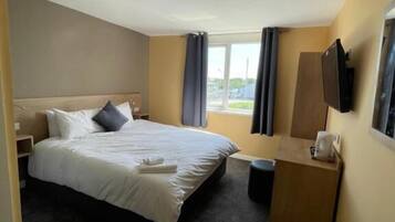 Deluxe Double Room, City View | Desk, laptop workspace, free WiFi