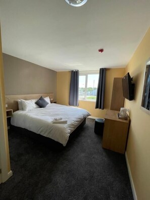 Deluxe Double Room, City View | Desk, laptop workspace, free WiFi - Tinapa Suites (Manchester)