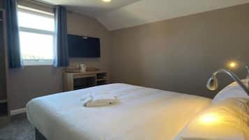 Comfort-Doppelzimmer, Stadtblick | Schreibtisch, laptopgeeigneter Arbeitsplatz, kostenloses WLAN