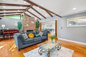 House | 4 bedrooms, Internet