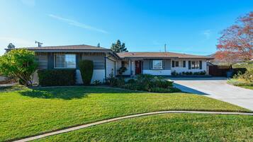 House | 4 bedrooms, Internet