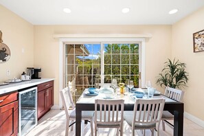 4 bedrooms, Internet - Luxury Estate With Sparkling Pool Elegant Amenities (Glendora)