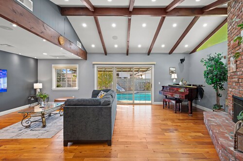 Luxury Estate With Sparkling Pool Elegant Amenities