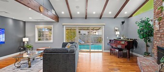 Luxury Estate With Sparkling Pool Elegant Amenities