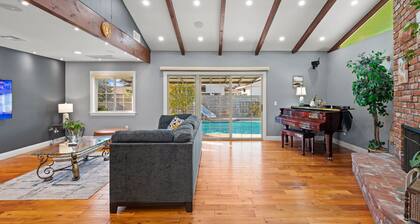 Luxury Estate With Sparkling Pool Elegant Amenities