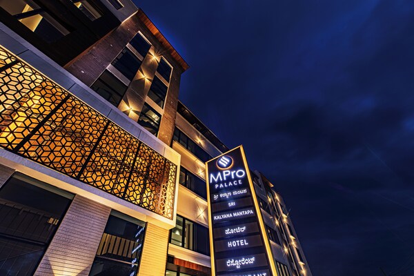 Hotel M Pro Palace Mysore - 12 Minutes To Mysore Palace - Mysore