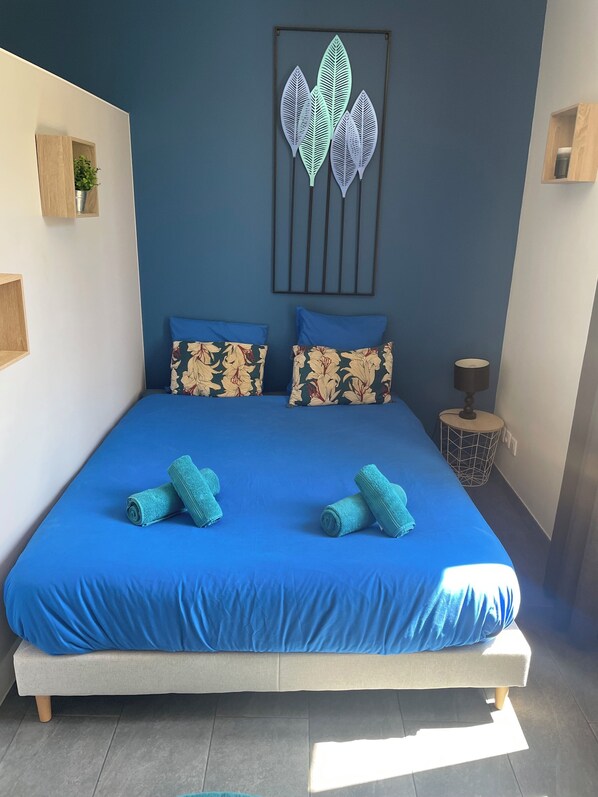 1 chambre, fer et planche à repasser, Wi-Fi, draps fournis