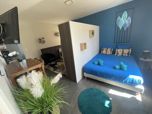 1 chambre, fer et planche à repasser, Wi-Fi, draps fournis
