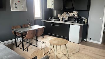 Fridge, microwave, stovetop