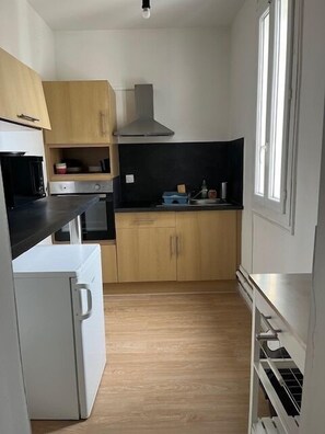 Fridge, microwave, oven, stovetop - L'atelier voyageur - Jaunélyse (Chartres)