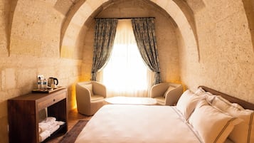 1 bedroom, in-room safe, iron/ironing board, free WiFi