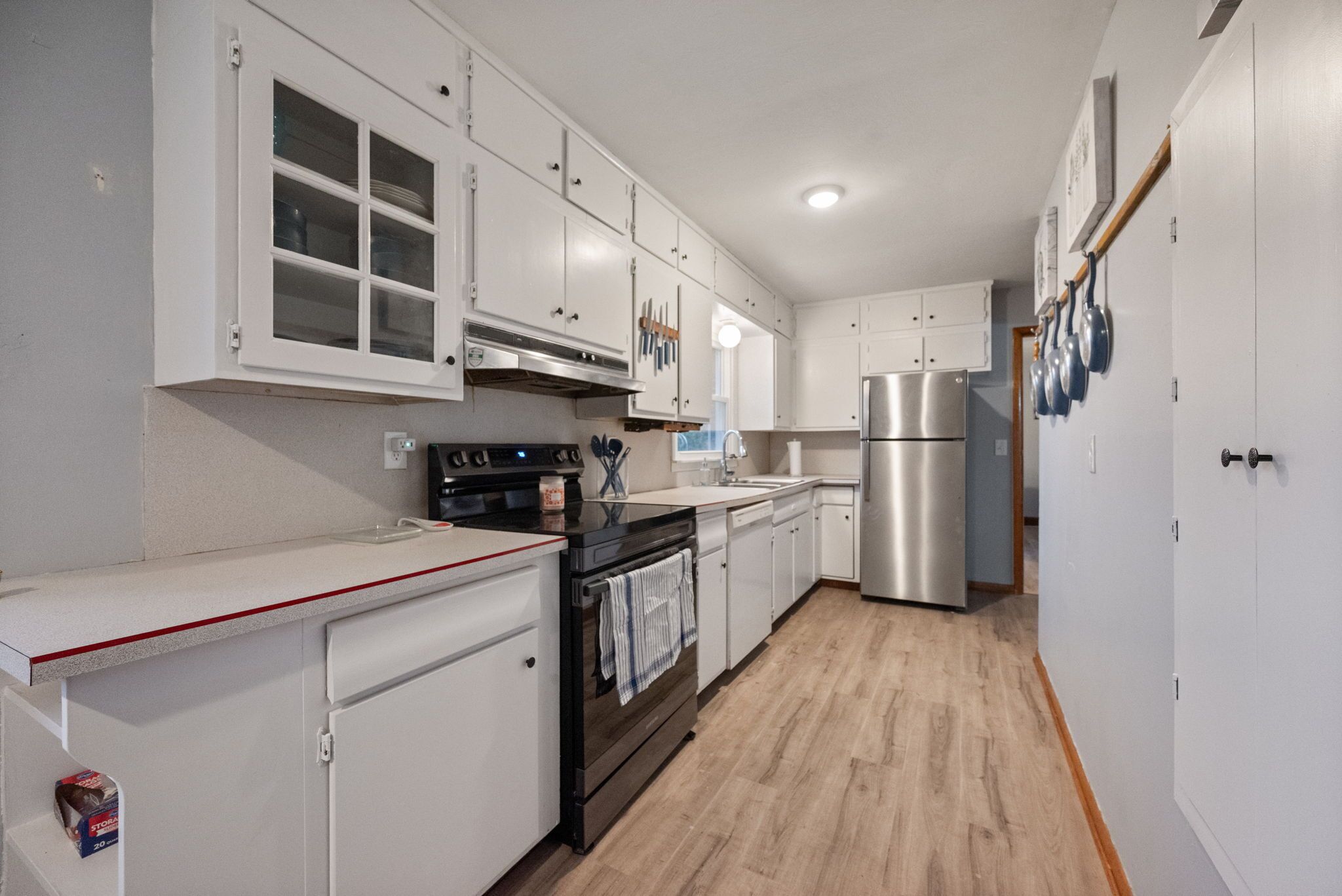 ثلاجة، ميكروويف، فرن، موقد طهي مسطح