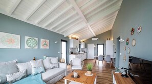 TV - Beer House -  By Ponta Negra Azores (Angra do Heroísmo)