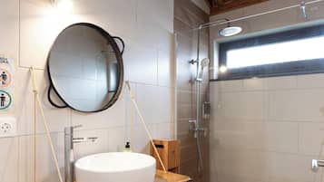 Shower, hair dryer, towels, shampoo