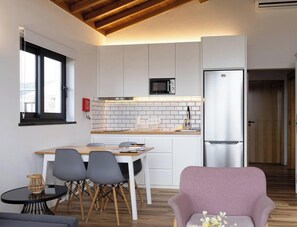 Kjøleskap, mikrobølgeovn, ovn og brødrister