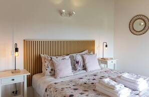 1 soverom, strykejern/-brett, reiseseng for barn og wi-fi