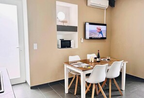 Dining - Casa das Lajes T1 (Presa do Caetano)