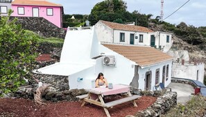 Outdoor dining - Charming Country House by PontaNegraAzores (Angra do Heroísmo)