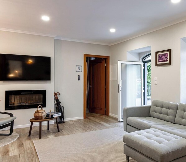 TV - Alojamento Quinta São José - Duplo/Twin - 3 (Angra do Heroísmo)