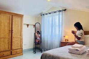 3 bedrooms, iron/ironing board, WiFi, bed sheets