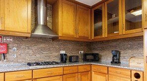 Fridge, microwave, cookware/dishes/utensils, dining tables - Casa Martins by PontaNegraAzores (Praia da Vitória)