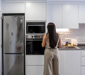 Kühlschrank, Mikrowelle, Ofen, Toaster