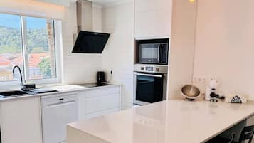 Fridge, microwave, oven, dishwasher