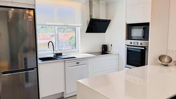 Fridge, microwave, oven, dishwasher